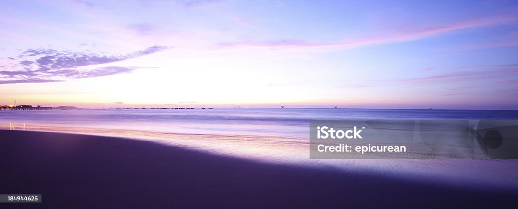 Puesta de sol sobre el océano Pacífico, en el Perú - Foto de stock de Agua libre de derechos