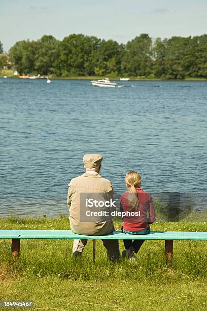 Przerwa W Lake - zdjęcia stockowe i więcej obrazów Od tyłu - Od tyłu, Plecy, Rodzina wielopokoleniowa