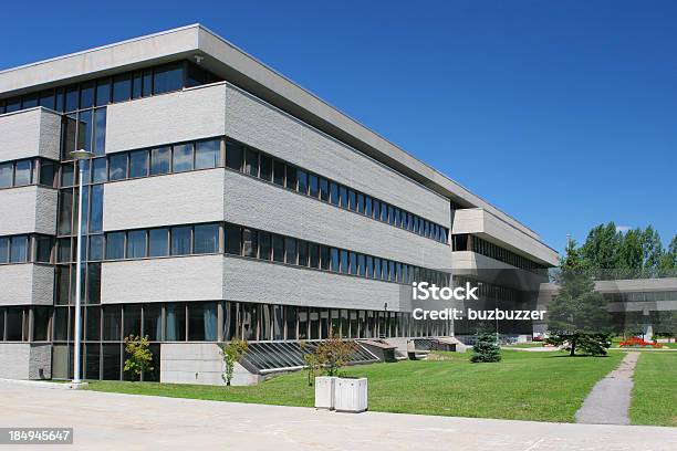 Campus De Moderna Foto de stock y más banco de imágenes de Canadá - Canadá, Universidad, Arquitectura exterior