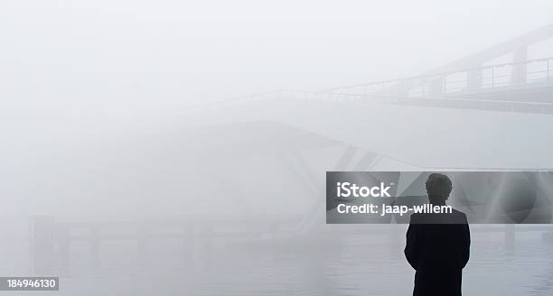 Bridge Im Nebel Stockfoto und mehr Bilder von Baugewerbe - Baugewerbe, Suchen, Zweifel