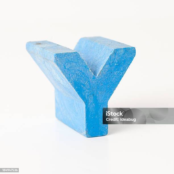 Mayúscula Y De Plástico Azul Sobre Fondo Blanco Foto de stock y más banco de imágenes de Azul - Azul, Color - Tipo de imagen, Cuadrado - Composición