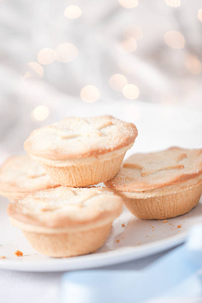 tortas de carne picada de natal - mince pie crumb christmas food - fotografias e filmes do acervo