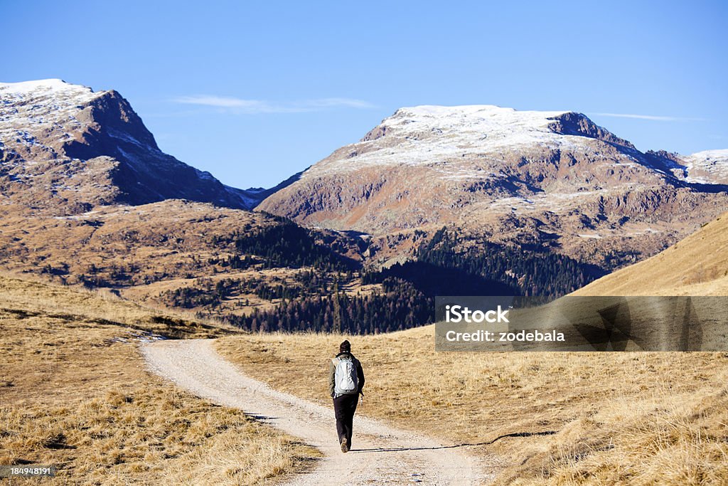 Montanha caminhada nas Montanhas Dolomitas - Royalty-free Adulto Foto de stock