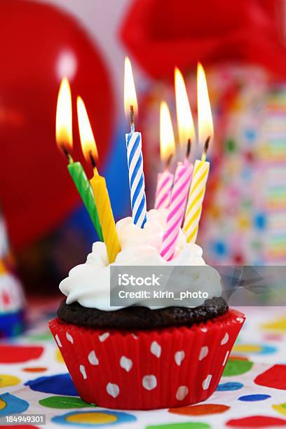 Torta Di Compleanno - Fotografie stock e altre immagini di Borsa - Borsa, Borsa di regali, Bruciare