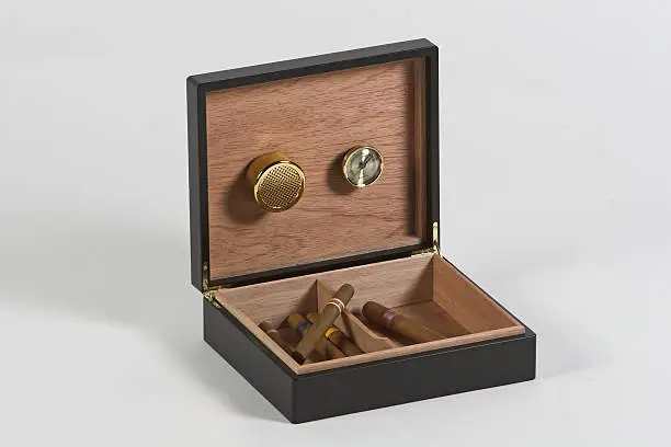 cigarbox with cigars