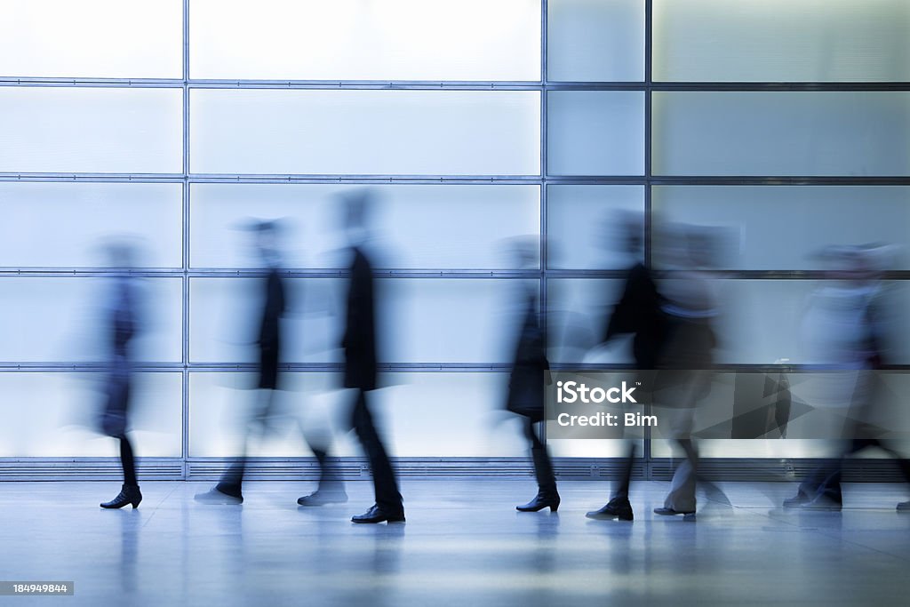 Pendler zu Fuß in der modernen Glass innen, Bewegungsunschärfe - Lizenzfrei Menschen Stock-Foto