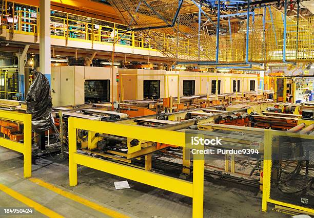 Leere Schaumstoffsystem Und Transportband In Amerikanischer Produktion Factory Stockfoto und mehr Bilder von Fließband