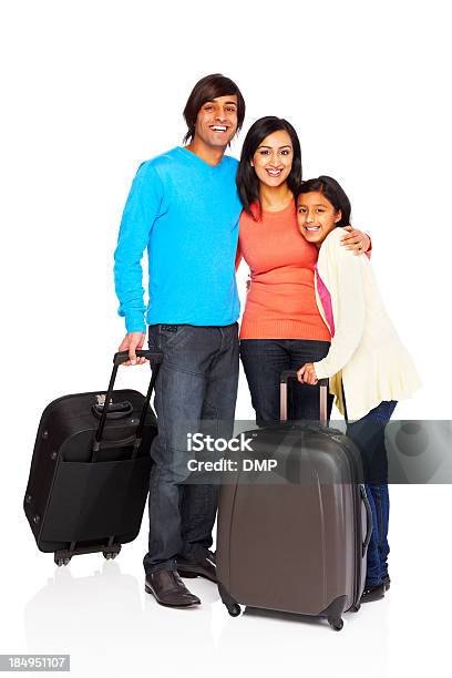 Família Feliz Preparada Para Ir Viajar - Fotografias de stock e mais imagens de Família - Família, Povo Indiano, Mala