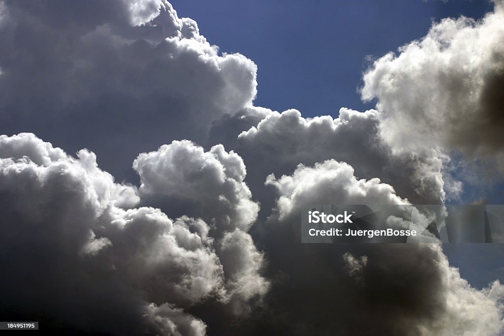 Krajobraz z chmurami - Zbiór zdjęć royalty-free (Burza)