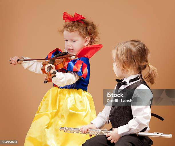Musical Duo - Fotografias de stock e mais imagens de Bebé - Bebé, Brincar, Violino