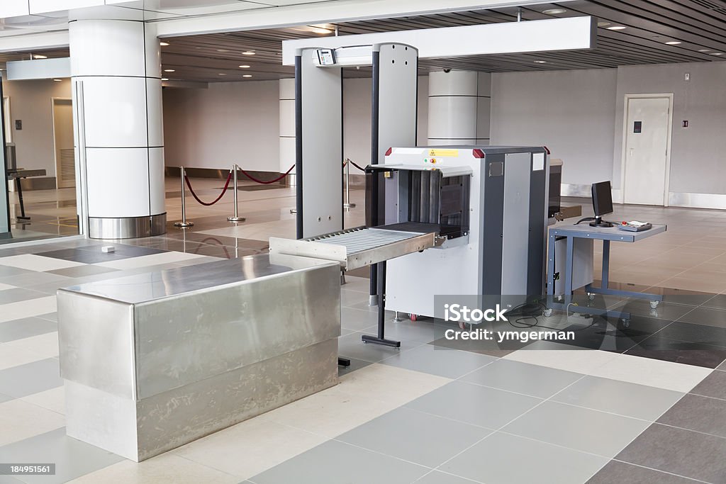 X-ray, scanner e detector de metais do aeroporto ponto de segurança - Foto de stock de Aeroporto royalty-free