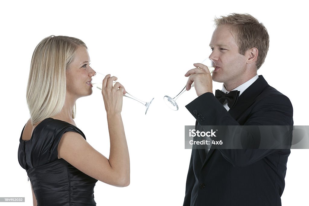 Couple buvant du champagne - Photo de Fête libre de droits