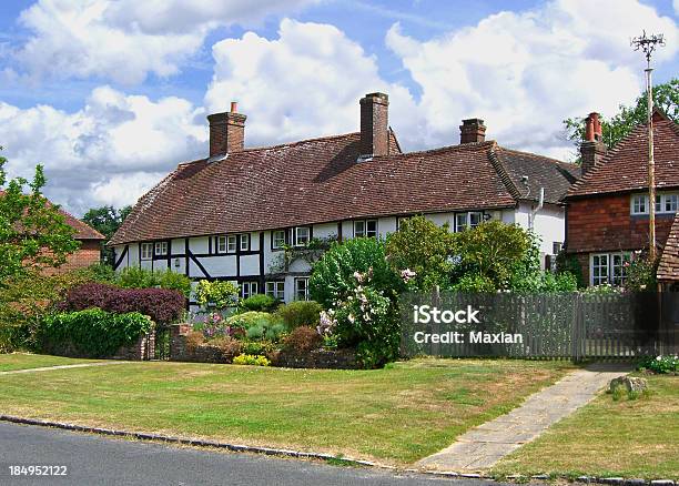 Domki Przez Wieś Green - zdjęcia stockowe i więcej obrazów Sussex - Sussex, Szachulec, Osiedle mieszkaniowe