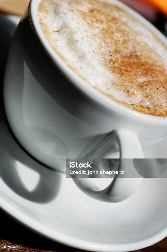 vertical primer plano de espuma Café cappuccino - Foto de stock de Bebida libre de derechos