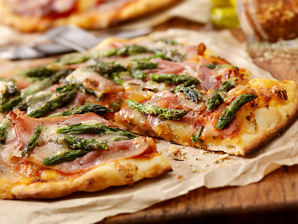 istock Prosciutto and Asparagus Pizza 184953428