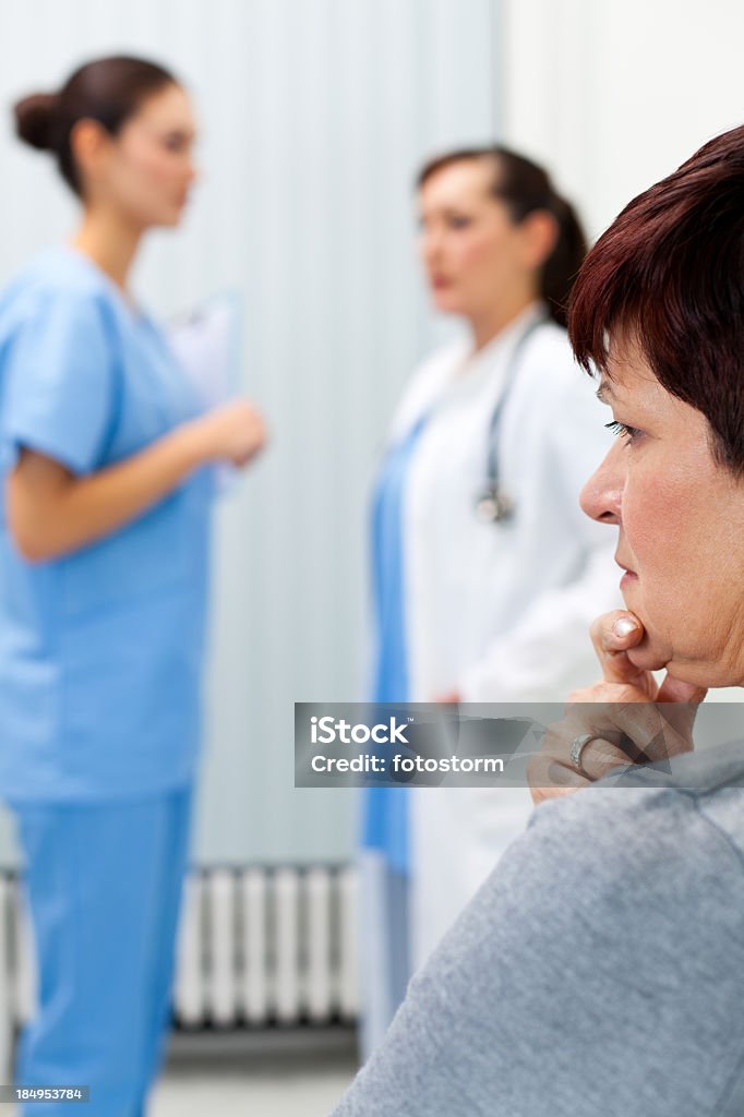 Preocupado Madura doente do sexo feminino em consultório médico - Royalty-free 30-39 Anos Foto de stock