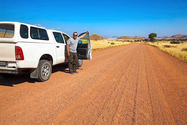 road trip in namibia - dirt road road desert road gravel foto e immagini stock