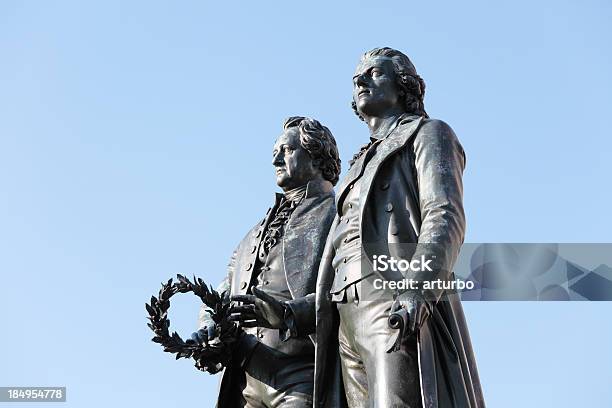 Poeta Staues De Goethe Y Schiller En Weimar Foto de stock y más banco de imágenes de Estatua - Estatua, Personaje famoso, Historia