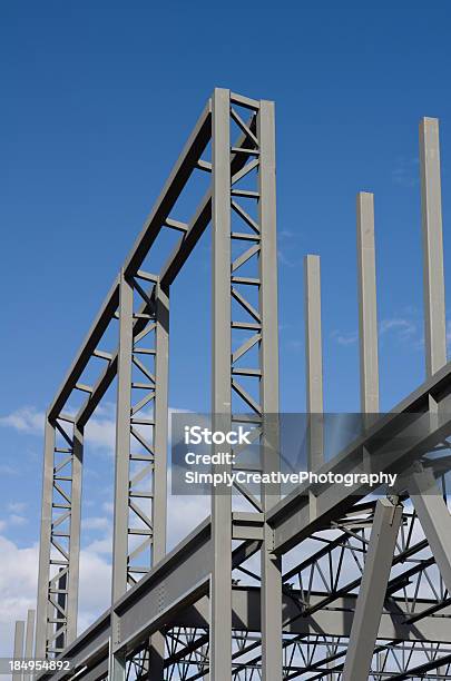 Photo libre de droit de Poutres Dacier Dans Le Cœur Dun Bâtiment De Construction banque d'images et plus d'images libres de droit de Acier