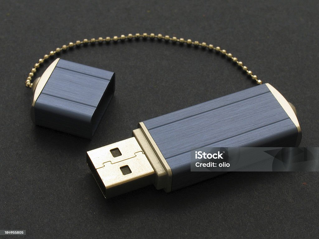 Napęd pamięci USB na klawiaturze - Zbiór zdjęć royalty-free (Flesz)