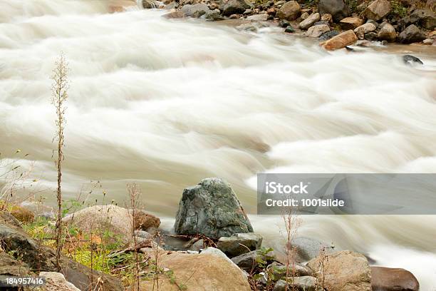 Photo libre de droit de Cascade banque d'images et plus d'images libres de droit de Bulle - Bulle, Cascade, Chute d'eau