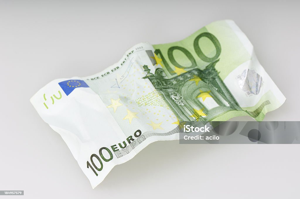 Pognieciony 100 Euro bill - Zbiór zdjęć royalty-free (Banknot 100 euro)
