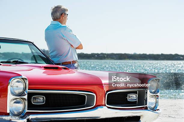 시니어 클래식 변환가능 카폰에 구형 자동차에 대한 스톡 사진 및 기타 이미지 - 구형 자동차, 미국 문화, 성년 남자