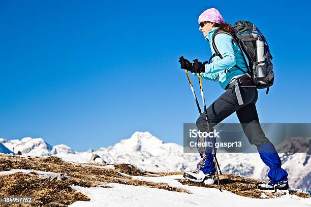 Alpine Hiking - zdjęcia stockowe i więcej obrazów 20-29 lat - 20-29 lat, 30-39 lat, Aktywny tryb życia