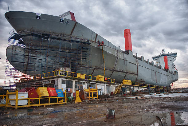 chantier naval de l'industrie - shipbuilder photos et images de collection