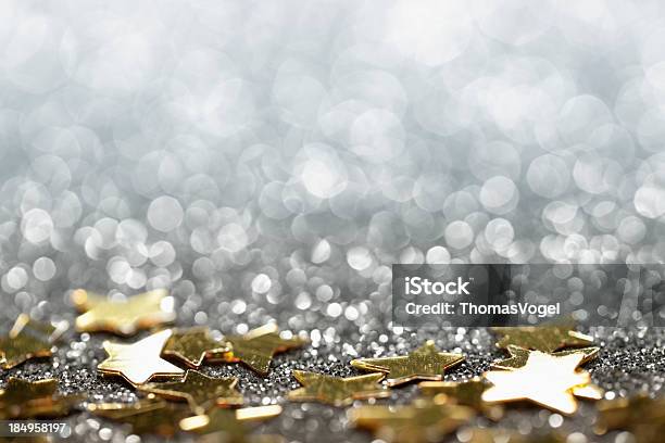 Astratto Sfondo Glitter Di Natale Con Stellestar - Fotografie stock e altre immagini di Dorato - Colore descrittivo - Dorato - Colore descrittivo, Oro - Metallo, A forma di stella