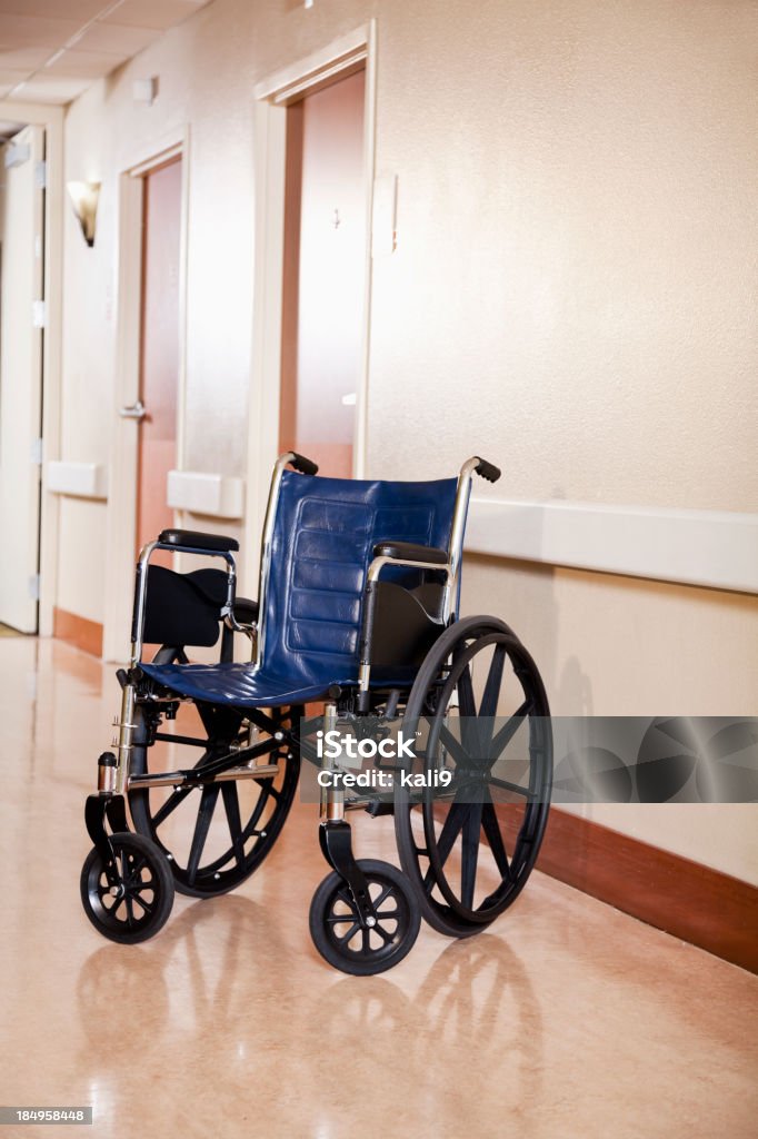 Corredor de ruedas de hospital - Foto de stock de Artículo médico libre de derechos