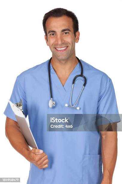 Enfermeiro Pé Com A Área De Transferência - Fotografias de stock e mais imagens de 20-29 Anos - 20-29 Anos, Adulto, Autoconfiança