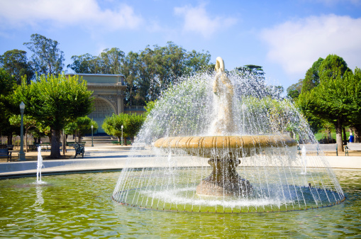 Fountain at the Music Concourse inside Golden Gate Park with Spreckles Temple of Music Bandshell in the background.