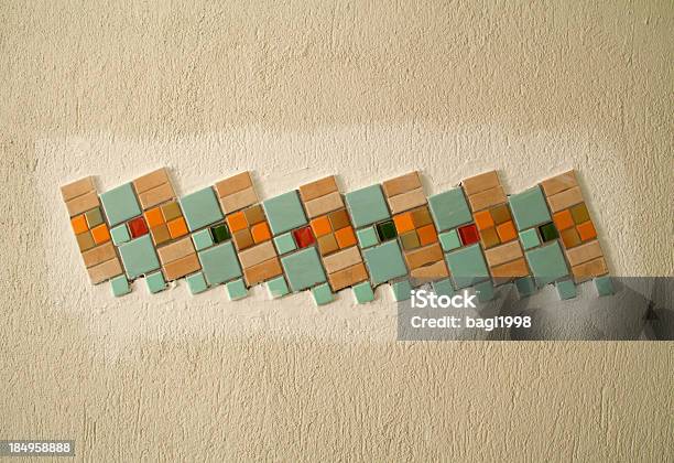 Colorato Muro Di Piastrelle Di Ceramica Depoca Stile Sfondo - Fotografie stock e altre immagini di Antico - Vecchio stile