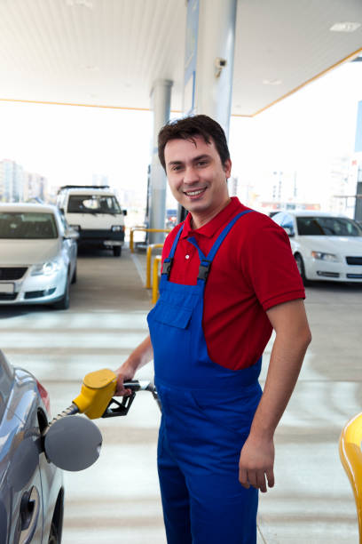 istock Men petrol filling 184958988
