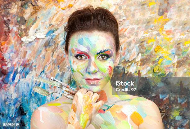 Frau Künstler Stockfoto und mehr Bilder von Gemälde - Gemälde, Malen, Menschliches Gesicht