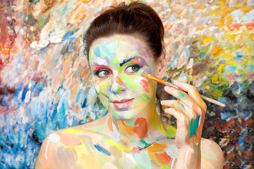 The woman artist paints a picture. / Woman-picture
