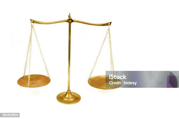 O Equilíbrio - Fotografias de stock e mais imagens de Balança - Instrumento de Pesagem - Balança - Instrumento de Pesagem, Balança da Justiça, Comparação
