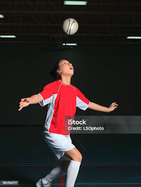 Arena De Futebol Para Superfície De Pavilhãocabeça Tiro - Fotografias de stock e mais imagens de A caminho