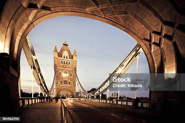 Tower Bridge London Stockfoto und mehr Bilder von Fahren - Fahren, Auto, Tower Bridge