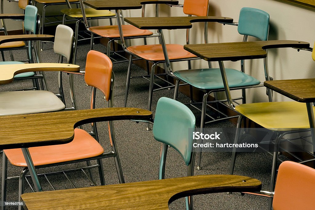 Sillas con montaje tipo aula - Foto de stock de Niño libre de derechos