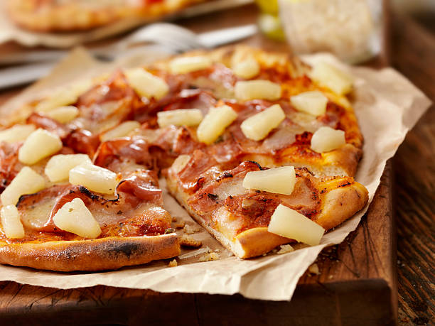ハワイアンのピザ - focus on foreground portion meat color image ストックフォトと画像