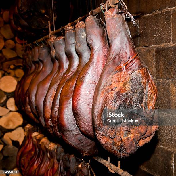 Foto de Montenegrino Presunto Defumadopršuta e mais fotos de stock de Carne - Carne, Câmara de fumagem, Aldeia