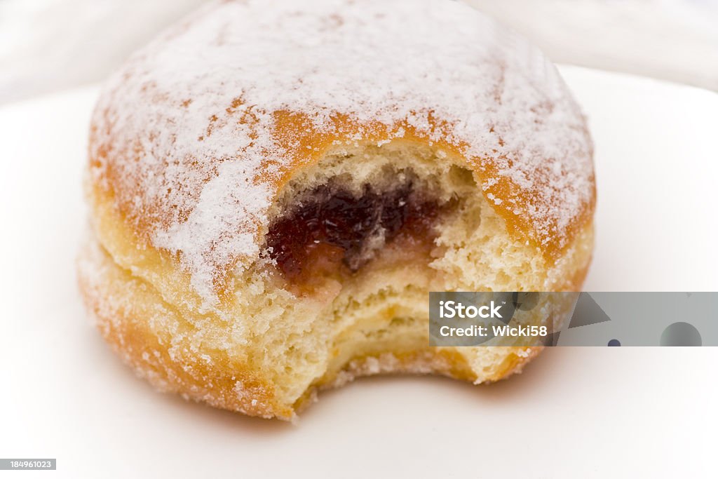 Snack von Gefüllter Krapfen - Lizenzfrei Gefüllter Krapfen Stock-Foto