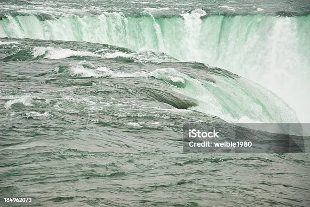 Falling Water Niagara Falls Stockfoto und mehr Bilder von Bildhintergrund - Bildhintergrund, Bundesstaat New York, Durchnässt