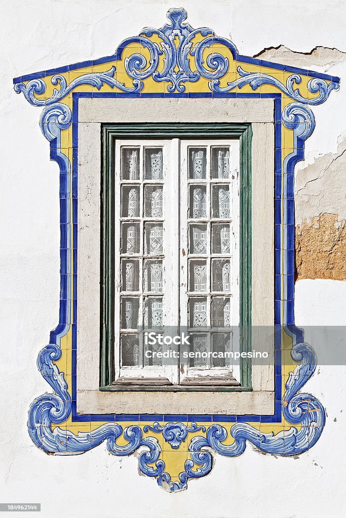 Украшенный окно - Стоковые фото Кафель роялти-фри