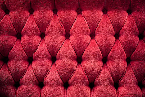 rojo oscuro acolchada elegante cojín - cushion pillow textile luxury fotografías e imágenes de stock