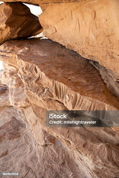 Southeast Colorado Las Planicies Indians Rock Arte Línea Paralela Glyphs Vertical Foto de stock y más banco de imágenes de Aire libre