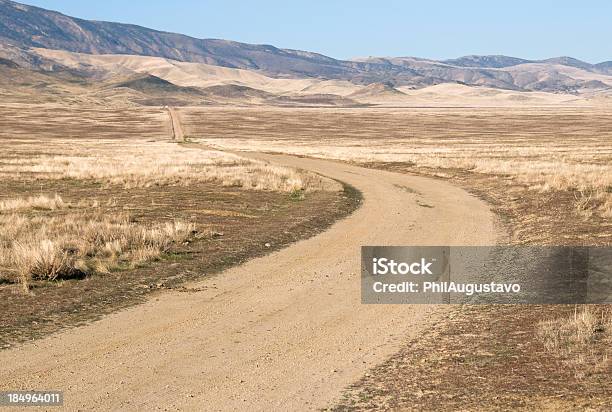 Carretera De Tierra Cerca De San Andreas Fallo En El Sur De California Foto de stock y más banco de imágenes de California