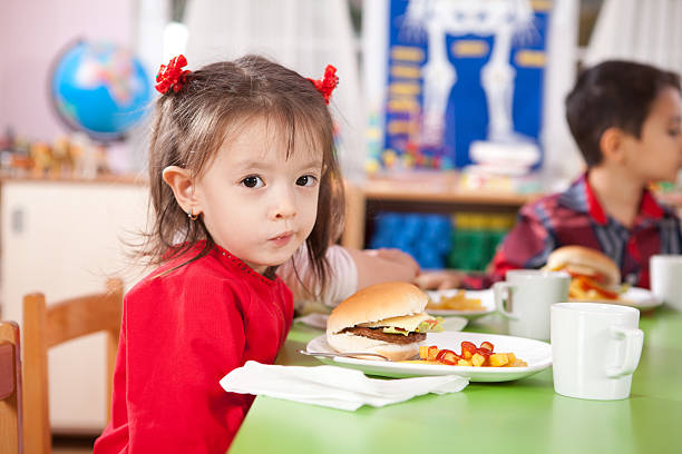 hamburger di manzo e la ragazza - white food and drink industry hamburger cheeseburger foto e immagini stock